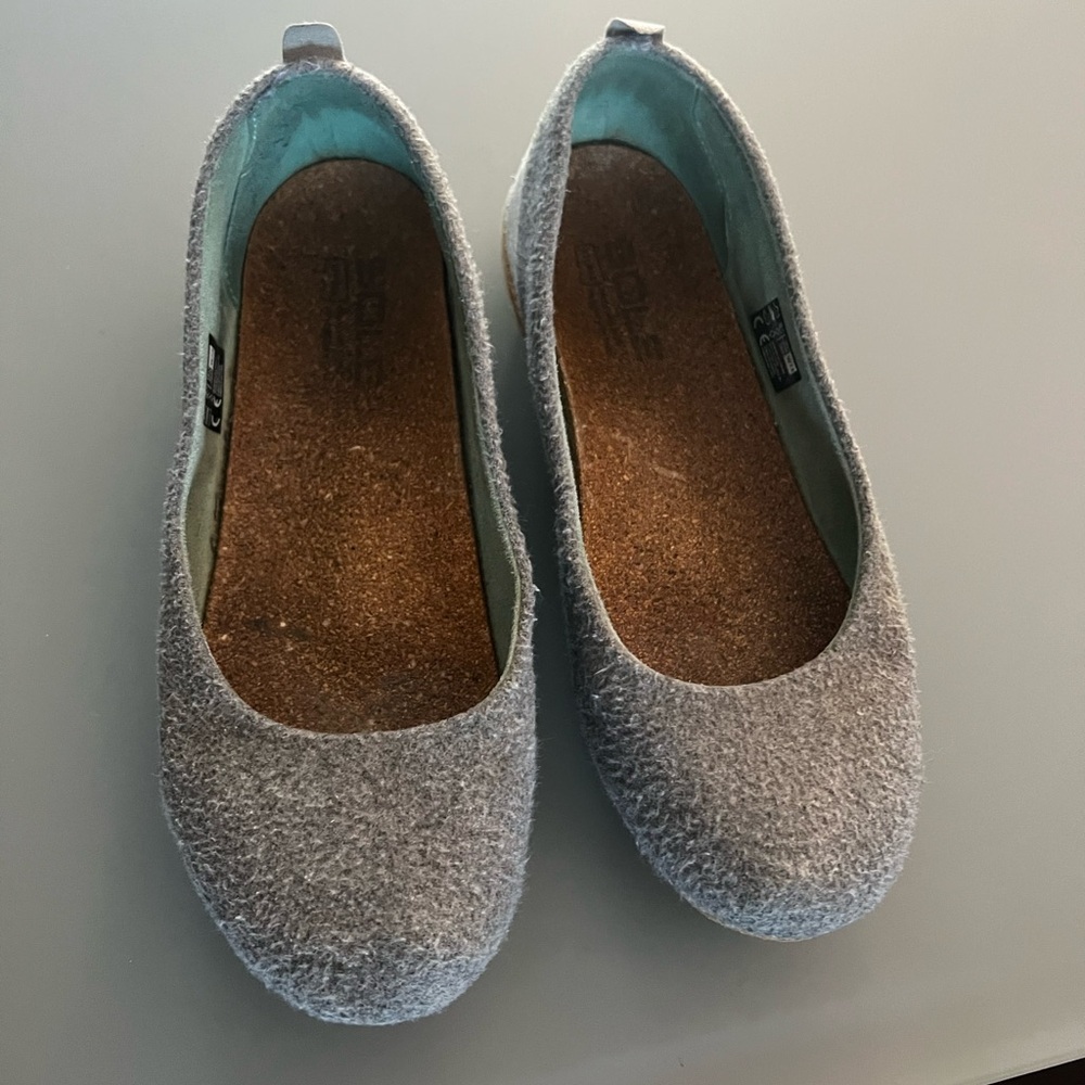 Wool shoes